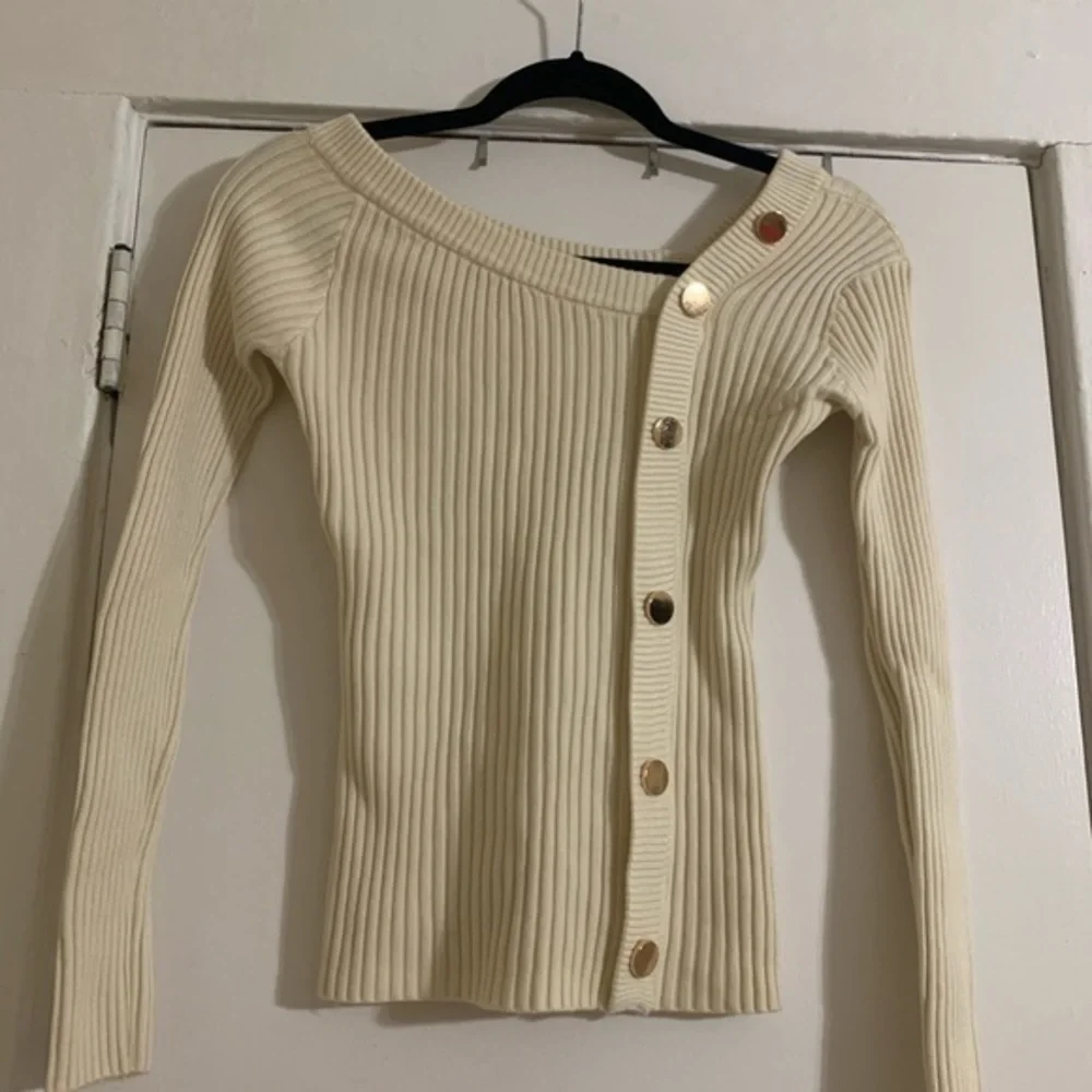 Cream‎ Asymmetrical Neck Line Sweater Small